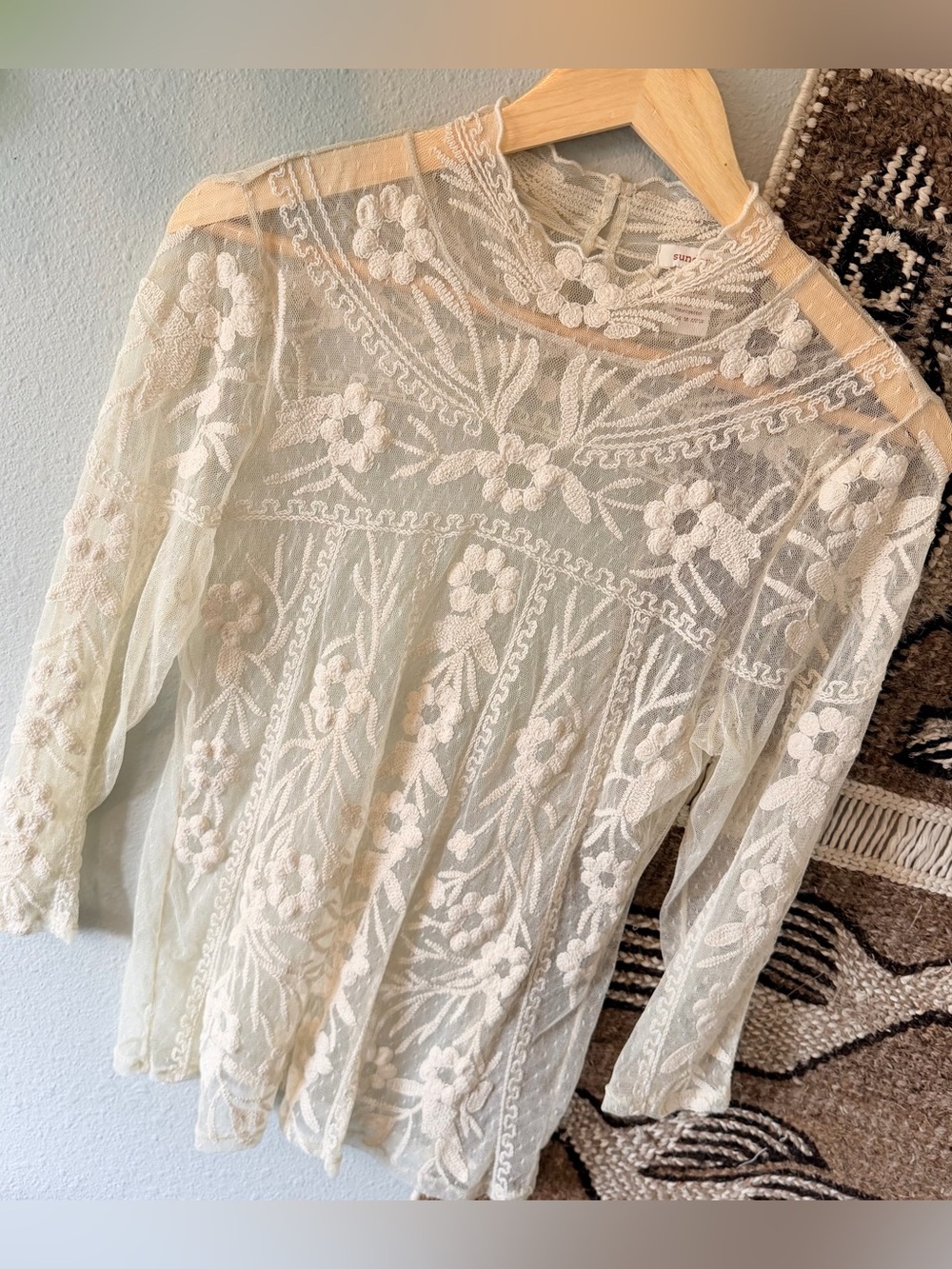 Sundance cream lace embroidered nylon top with floral embroidery, Med